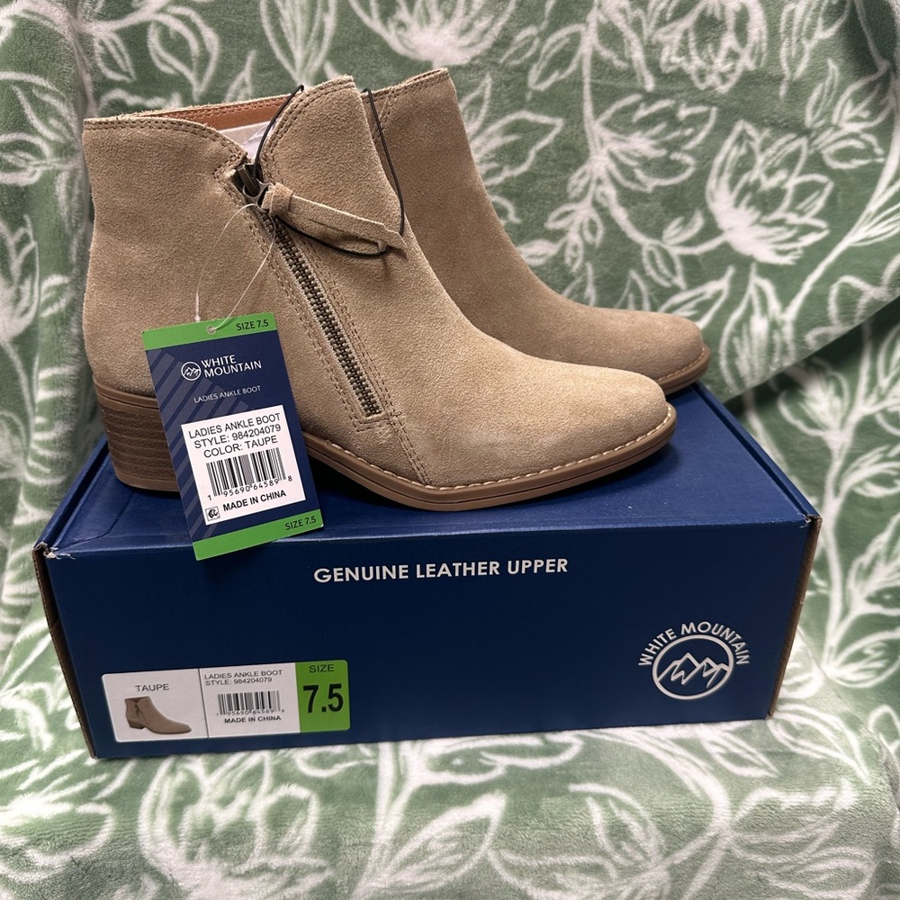 White Mountain Women's Taupe Ankle Boot